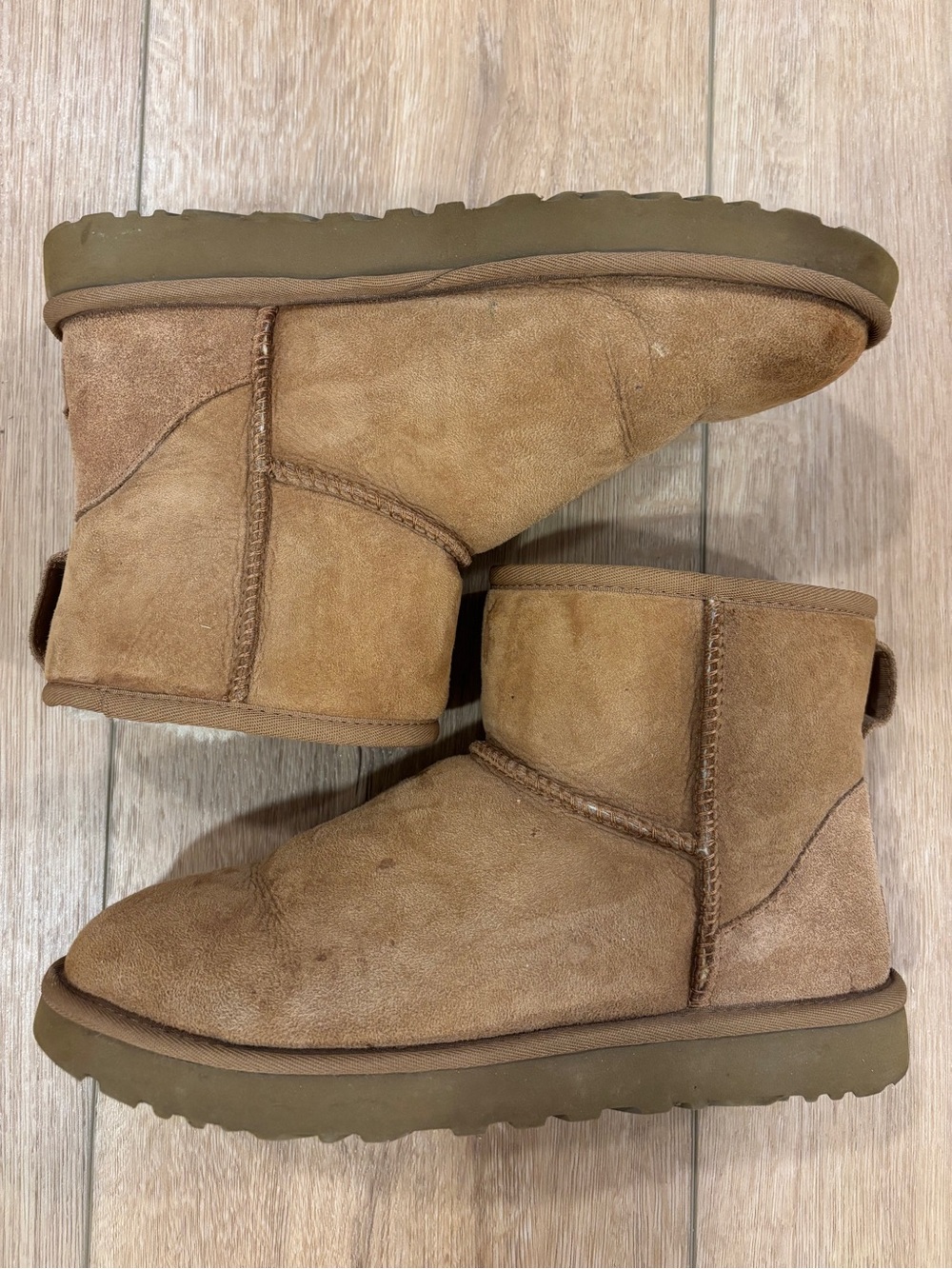 Ugg Classic Mini Chestnut Boot size 9